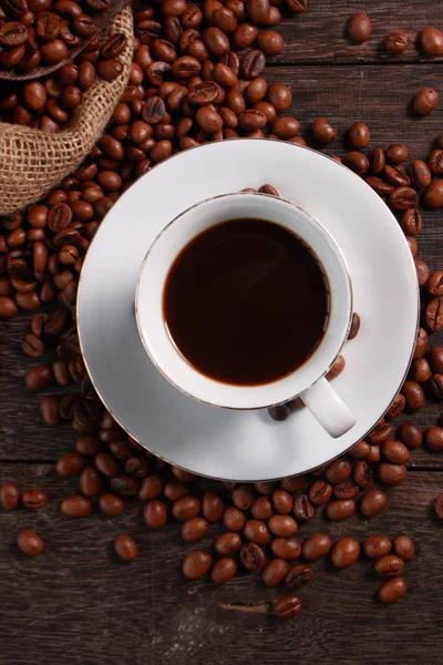 Taze kavrulmuş kahve çekirdeği.