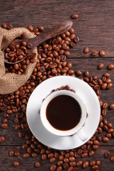 Taze kavrulmuş kahve çekirdeği.