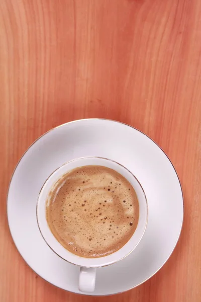 Xícara de café feito de grãos de café torrados frescos — Fotografia de Stock