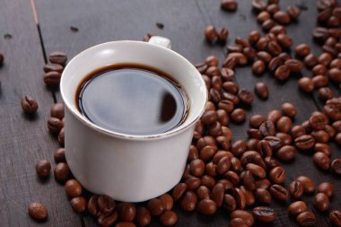 Taze kavrulmuş kahve çekirdeği.