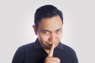 Komik Asya adam yakın erkek hareketi yukarı