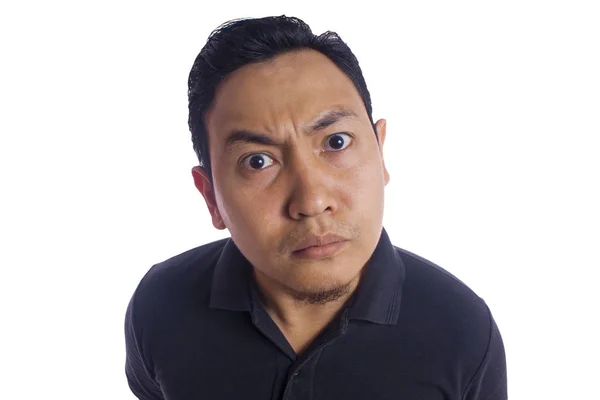 Смешной азиатский человек крупным планом сердитый выражение — стоковое фото