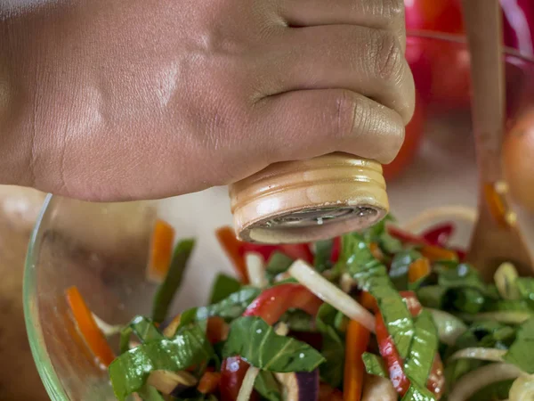 Fotografía gastronómica. Ensalada de verduras frescas mixtas — Foto de Stock