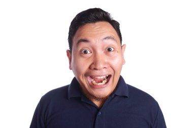 Gülen komik Asya adam