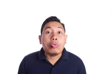 Asya adam dilini çıkarmış alay