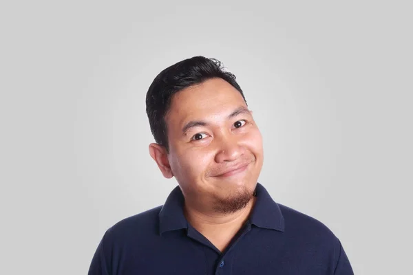 Engraçado asiático homem sorrindo — Fotografia de Stock