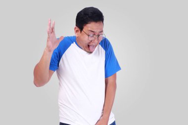 Komik Asya adam ağlıyor