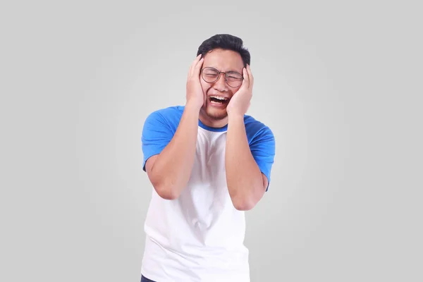Grappige Aziatische Man huilen — Stockfoto