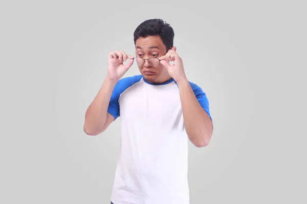 Aziatische Man zijn gezicht controle — Stockfoto