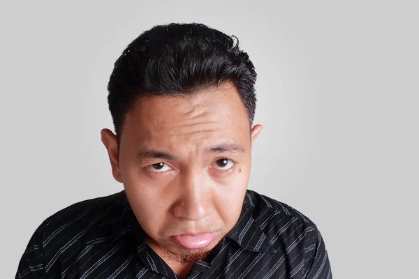Pria Asia dengan wajah sedih lucu yang lucu — Stok Foto