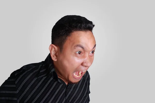 Joven asiático hombre gritando — Foto de Stock
