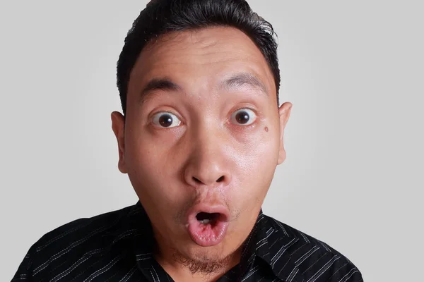 Asya adam ağzını açık şok — Stok fotoğraf