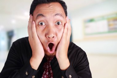 İşadamı ağzını açık şok