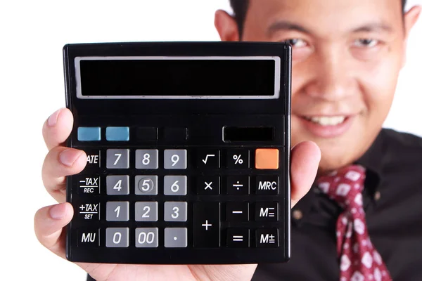 Empresario mostrando calculadora — Foto de Stock