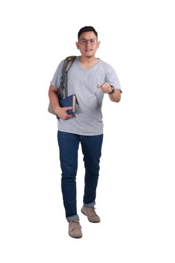 Genç öğrenci ayakta kızgın jest
