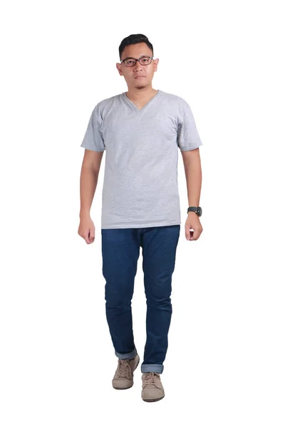 Hombre joven de pie, camisa gris Mock Up — Foto de Stock