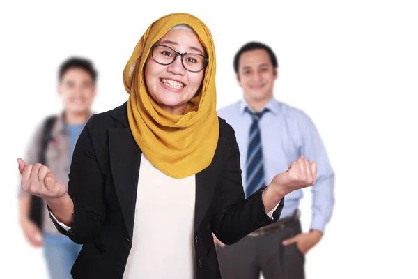 Muslimské podnikatelka Vítězné gesto — Stock fotografie