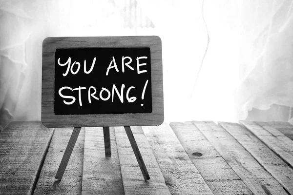 Jesteś silna. Motywacyjne tekstu — Zdjęcie stockowe