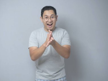 Mutlu Genç Adam Alkışeller