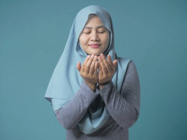 Müslüman Kadın Namaz