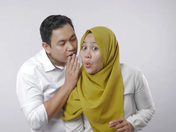 Muslim Husband Whispering Secret To Wife — Stok Foto
