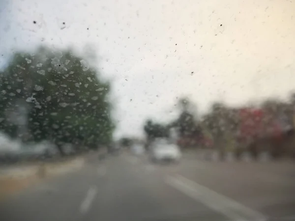 Yağmur damlası araba penceresinde — Stok fotoğraf