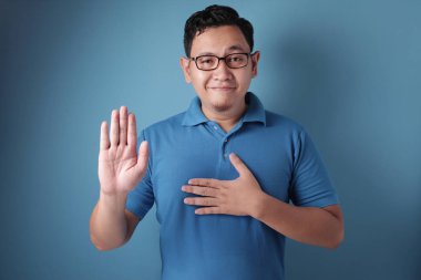 Yemini Adam Ele Veriyor, Söz Veriyor