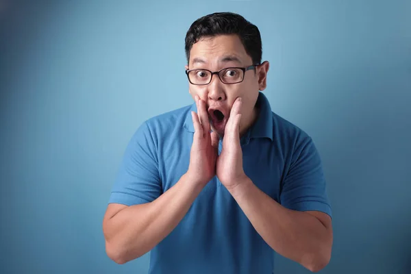 Komik Asyalı Adam Ağzı Açık Şok — Stok fotoğraf