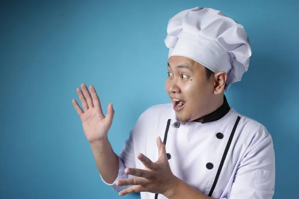 Asiatique Chef choqué Expression excitée regardant vers le côté — Photo