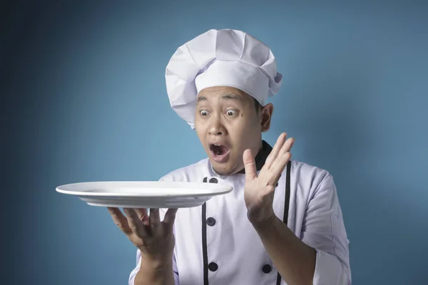 Asian Male Chef Shows Empty White Plate, Presenting Something, C — Stock Photo, Image