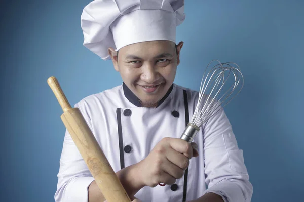 Aziatische Mannelijke Chef, Baker Holding Keuken Gereedschap, Klaar om te koken — Stockfoto