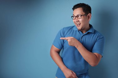 Asya adam tanıtımı bir şey üzerinde onun yan ile Copy Space