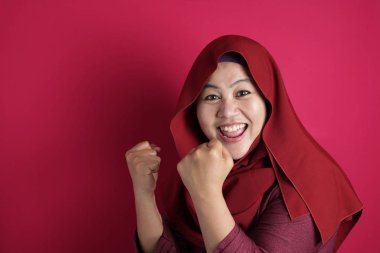 Müslüman Kadın Zaferi Kutluyor