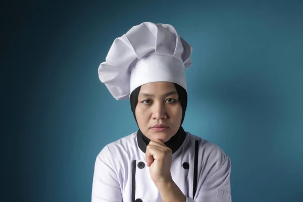 Vrouw chef-kok denken gebaar — Stockfoto