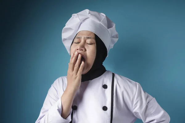 Moe slapende vrouw aziatische chef-kok — Stockfoto