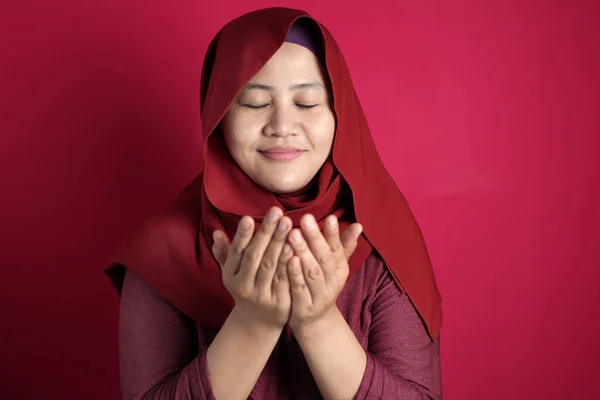 Wanita Muslim berdoa — Stok Foto