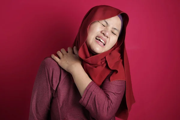 Wanita Muslim Memiliki Neck Pain — Stok Foto