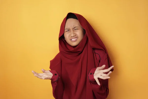 Gadis Muslim Asia remaja menunjukkan Gerakan Penyangkalan atau Penolakan — Stok Foto