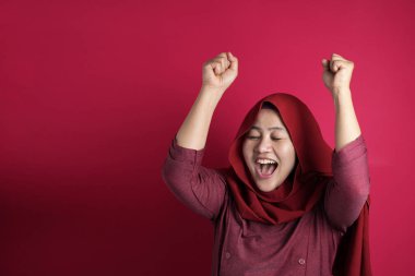 Müslüman Kadın Zaferi Kutluyor