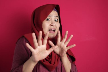 Müslüman kadın yapma dur jest