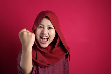 Müslüman Kadın Zaferi Kutluyor