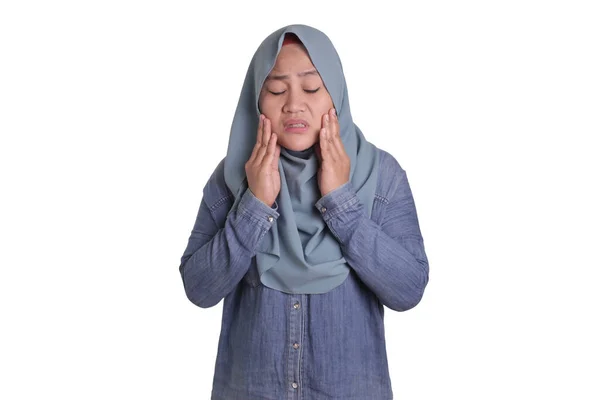 Senhora muçulmana com dor de dente — Fotografia de Stock