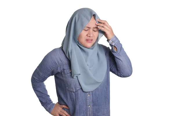 Portrait of Asian muslim lady wearing hijab hold her head in pai — Stok fotoğraf