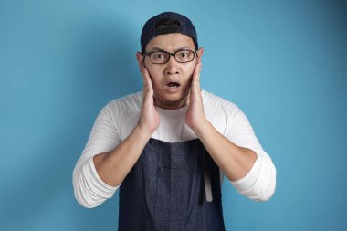 Şaşırmış Asyalı Şef ya da Garson Ağzı açık ve Koca Gözlü