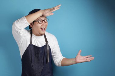 Asyalı Aşçı Heyecanlı İfade Bakışları