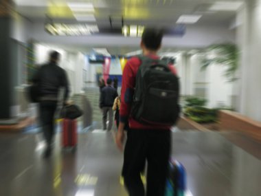 8 Ağustos 2019, Jakarta, Endonezya. İnsanlar benimle hızlı yürüyor.