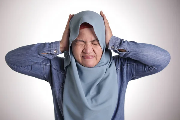 Asian Muslim Lady Close Her Ears — Stock Photo, Image