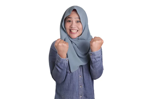 Muslim Lady Tersenyum dengan Gerakan Winning — Stok Foto