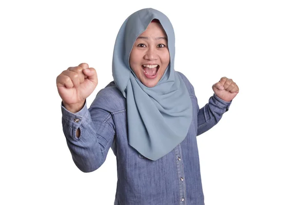 Muslim Lady Tersenyum dengan Gerakan Winning — Stok Foto
