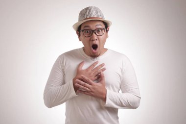 Asya adam ağzını açık şok